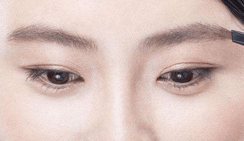 北京
整形醫(yī)院的醫(yī)師告訴你洗眉要多少錢？