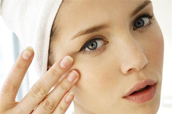 昆明眼部吸脂安全么？