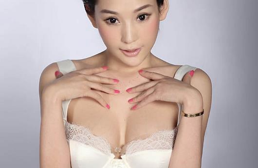 做豐胸手術(shù)大概多少錢？