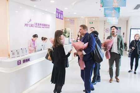 美國菲思挺學(xué)院攜日本醫(yī)美巨頭——湘南美容外科醫(yī)院總裁團蒞臨上海美萊參觀交流