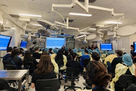 “針時尚女王”朱飛玲主任與亞太醫(yī)學(xué)精英齊聚獅城論道，載譽歸來