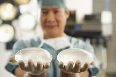 豐胸到底應(yīng)該用假體還是用自體脂肪？