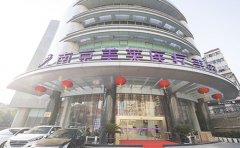 天生大小眼南京哪個醫(yī)院能做手術治療？美萊整形技術好值得信賴！