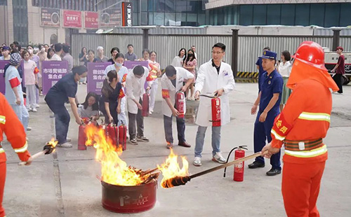 走進(jìn)重慶美萊整形美容醫(yī)院開(kāi)展消防培訓(xùn)演練