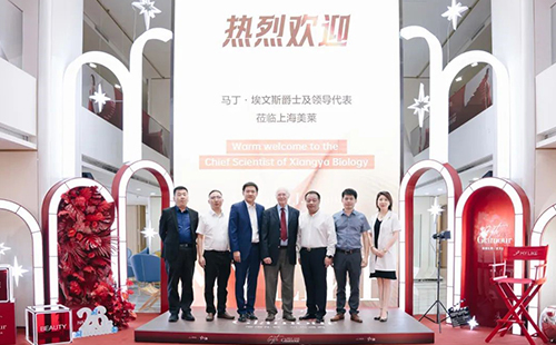 馬丁.埃文斯爵士一行訪問上海美萊醫(yī)院。