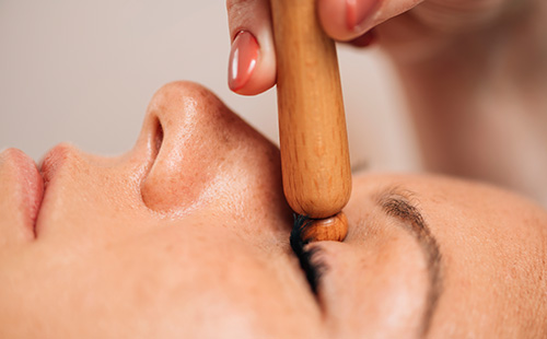 北京做腫眼泡抽脂哪家醫(yī)院比較厲害，吸脂手術(shù)一般要花多少錢